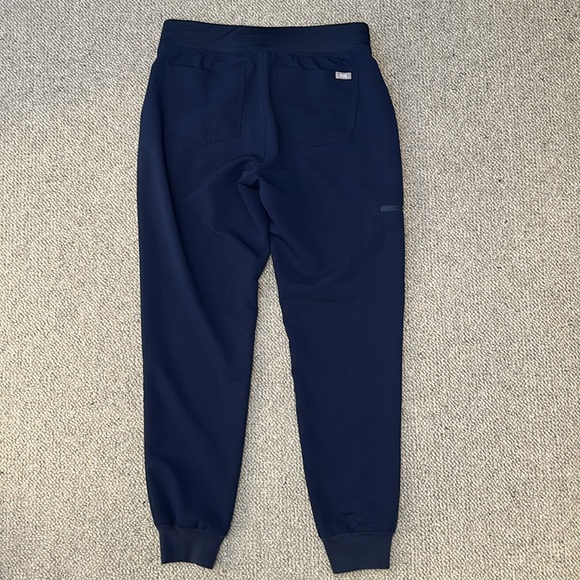 FIGS Women’s Zamora Jogger Scrub Pant. Size Small. Regular length. Navy Color. - Picture 3 of 5
